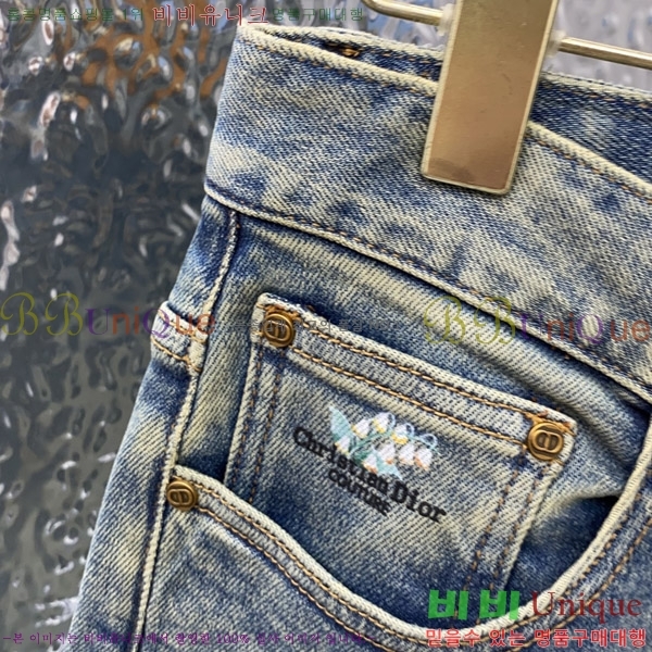   û D2464780