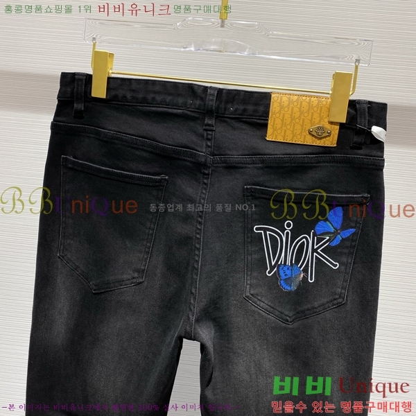   û D2464776