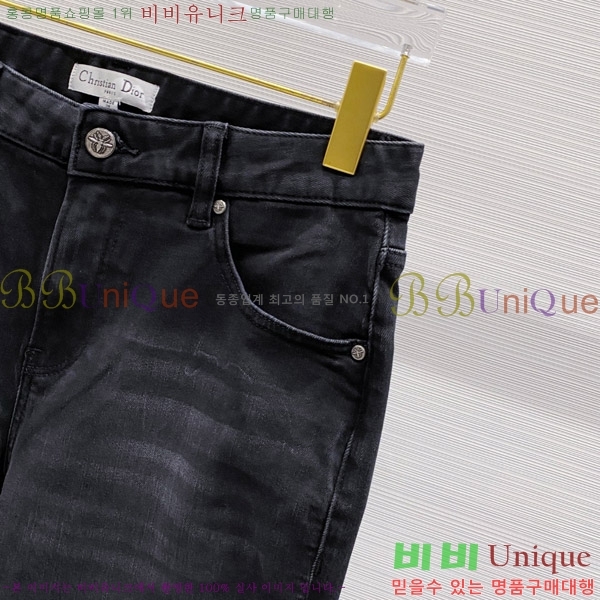   û D2464778
