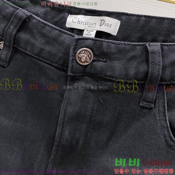   û D2464770