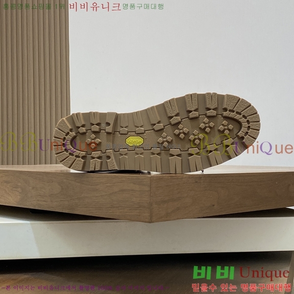 ** ž MO97899-2