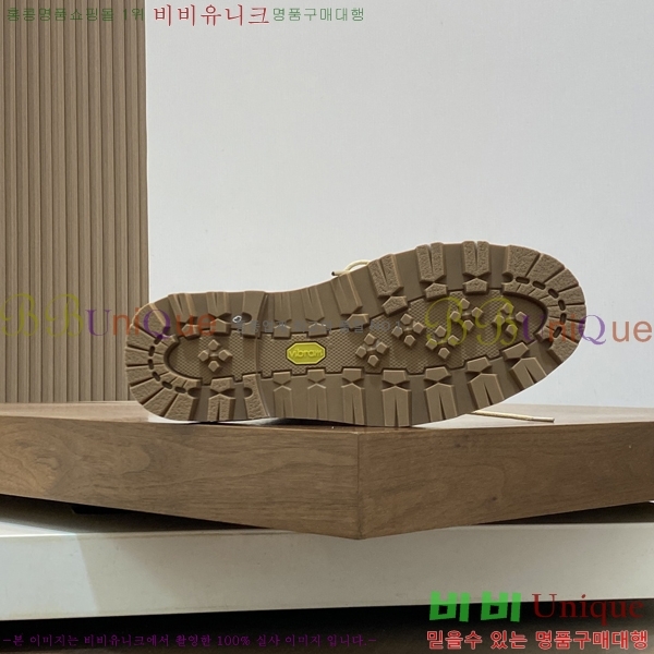 ** ž MO97899-4