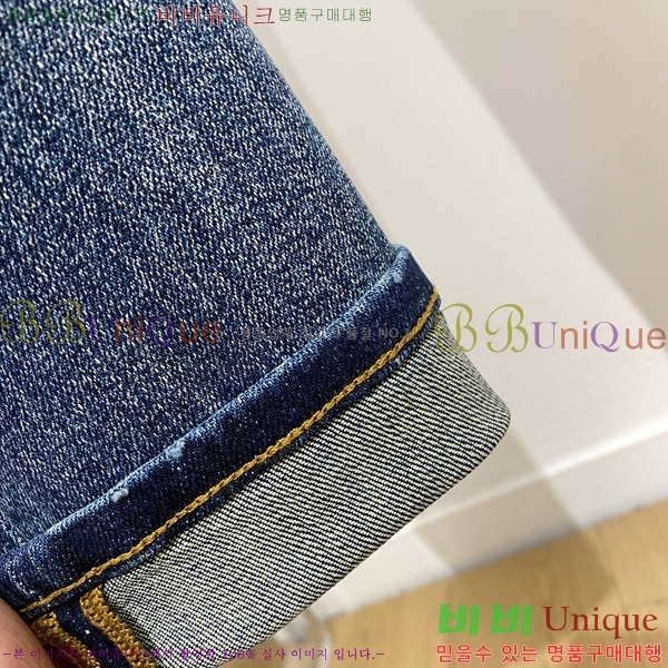   û D2464781