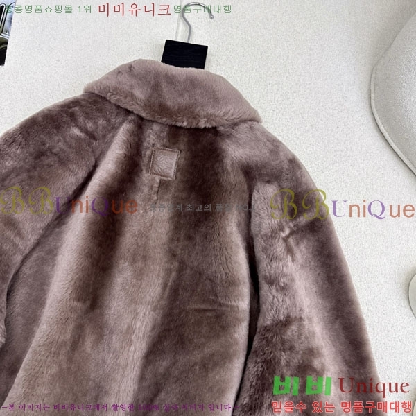 ���� �ο��� �þ �� ���� LWE3242340-3